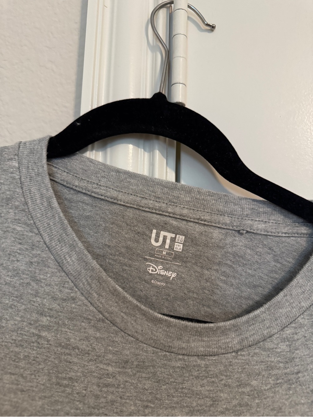Uniqlo UT x Disney graphic tee women t-shirt size M - Picture 3 of 3